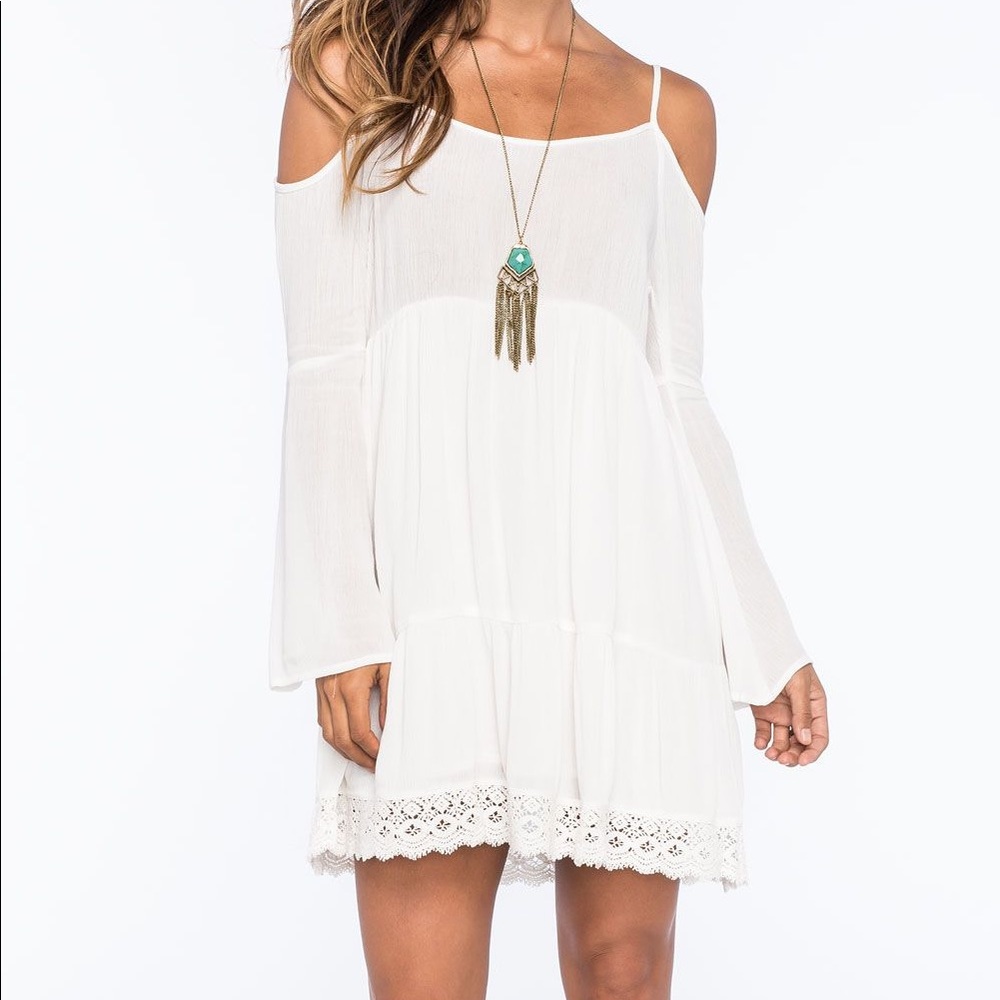 Chloe K cold shoulder peasant